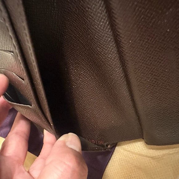 Louis Vuitton Damier Kisslock Wallet - Picture 11 of 12